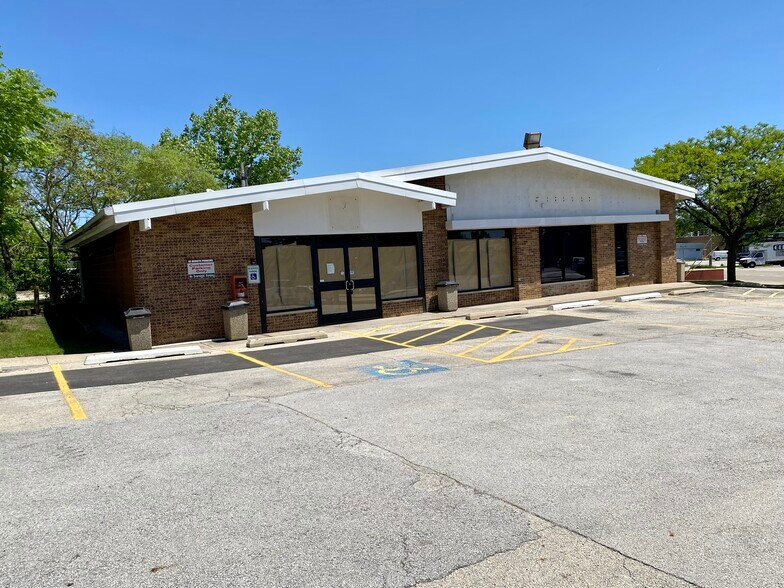 More Photos Of 301 N Cass Ave, Westmont Storefront Retail Office For Lease