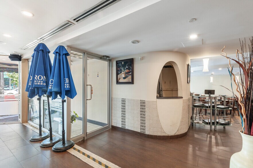 More Photos Of 6828-6834 Boul Saint Laurent, Montréal Storefront Retail Residential For Lease