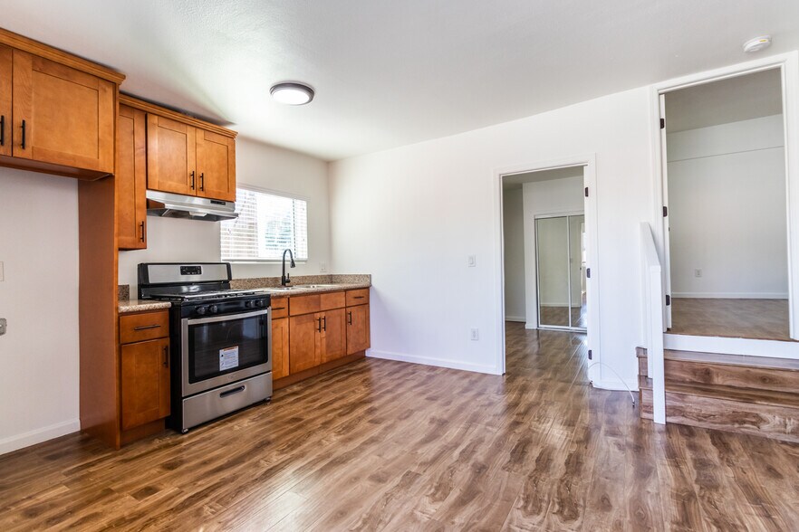More Photos Of 1718 S New England St, Los Angeles Apartments For Sale