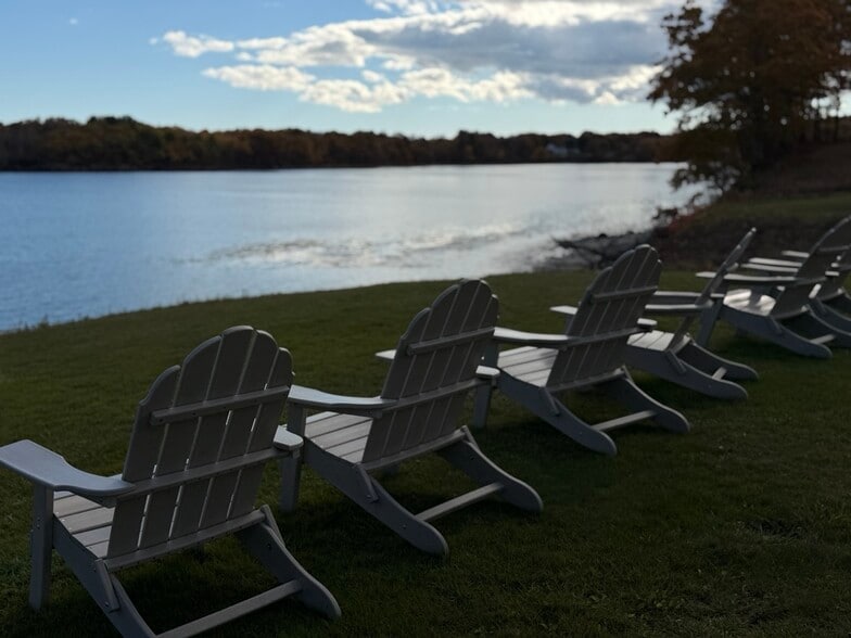 More Photos Of 886 Commercial St, Rockport Hotel For Sale