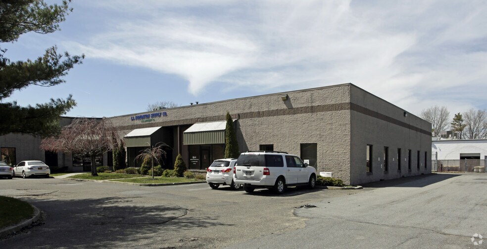 More Photos Of 10 Drew Ct, Ronkonkoma Warehouse For Lease
