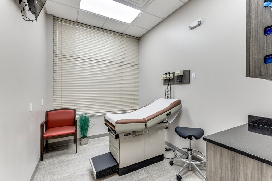 More Photos Of 12828 Eldorado Pky, Frisco Freestanding For Lease