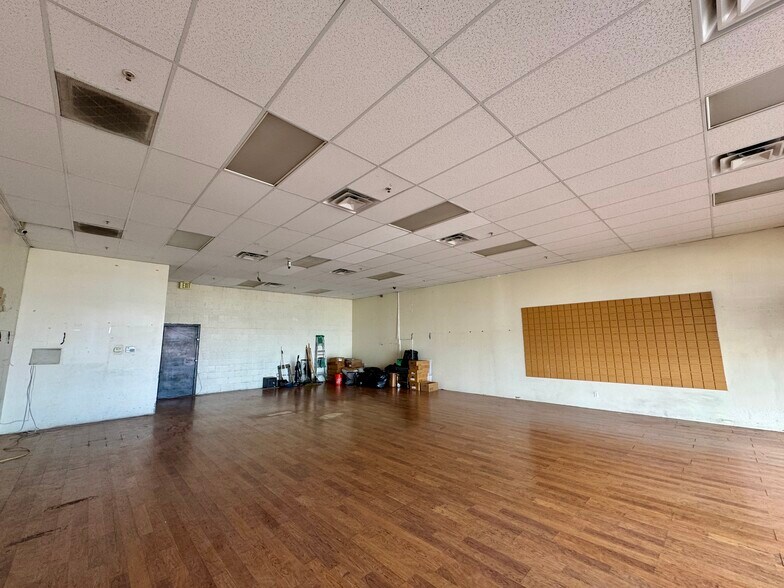 More Photos Of 10714 S Western Ave, Los Angeles Unknown For Lease
