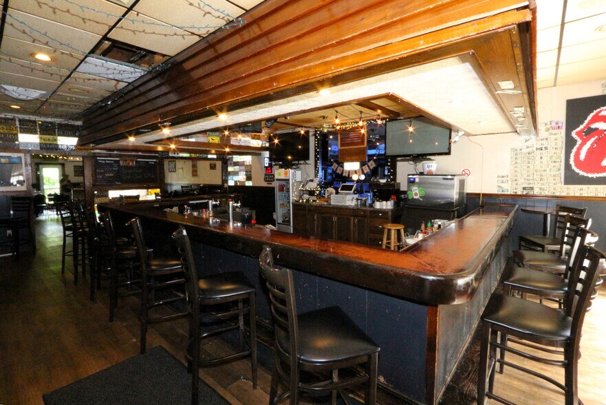 More Photos Of 550 Front St, Fredericktown Bar For Sale