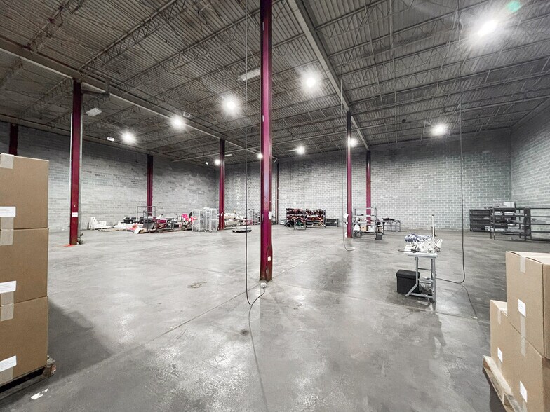 More Photos Of 2836 Dug Hill Rd, Huntsville Distribution For Lease