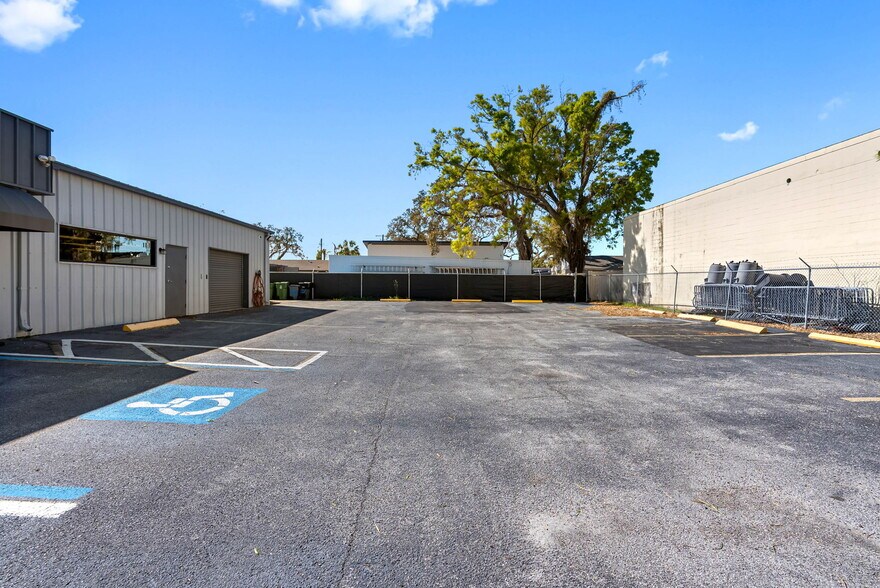 More Photos Of 4412 W Osborne Ave, Tampa Light Distribution For Lease
