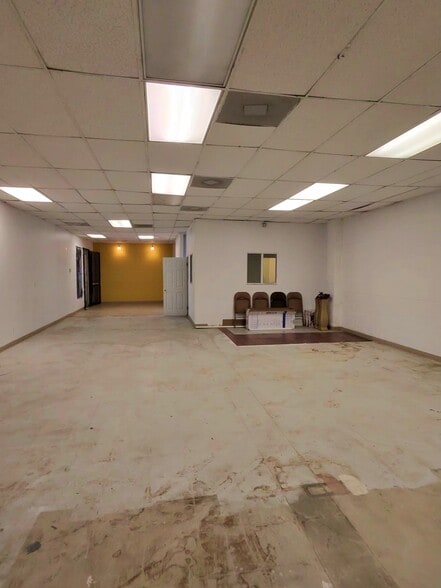More Photos Of 11479 San Fernando Rd, San Fernando Storefront Retail Office For Lease