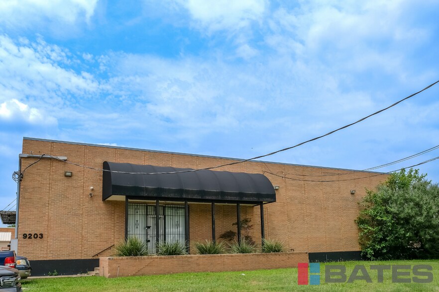 More Photos Of 9203 Diplomacy Row, Dallas Distribution For Lease