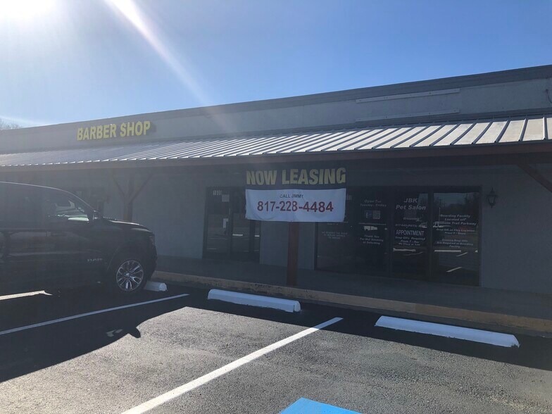 Primary Photo Of 1605-1611 N Main St, Cleburne Storefront For Lease