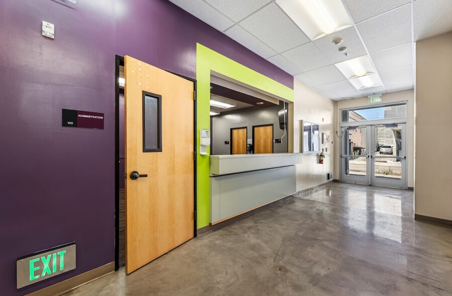 More Photos Of 461 W 9th St, San Pedro Schools For Lease