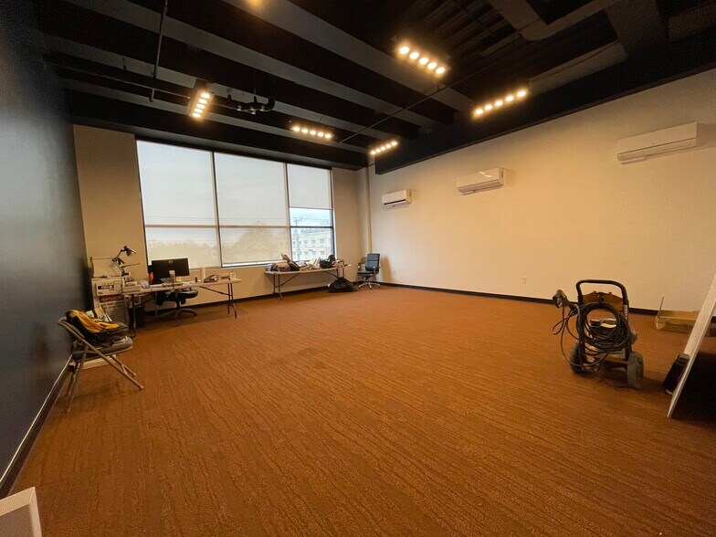 More Photos Of 251-73 Jericho Tpke, Bellerose Office For Sale