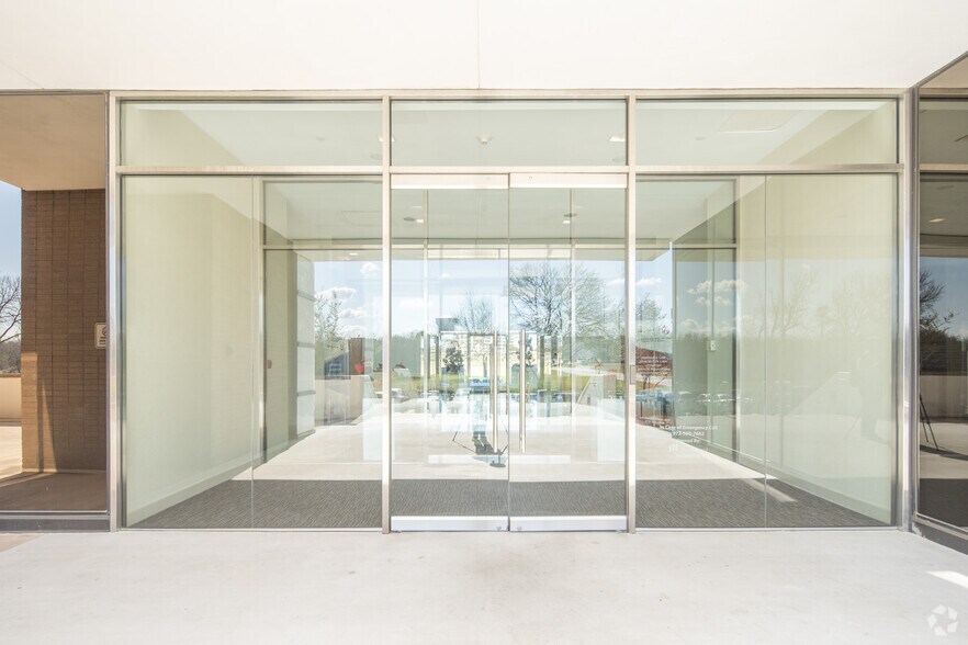 More Photos Of 1431 Greenway Dr, Irving Office For Lease