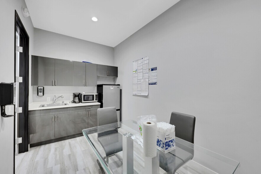 More Photos Of 375 N Stephanie St, Henderson Medical For Sale