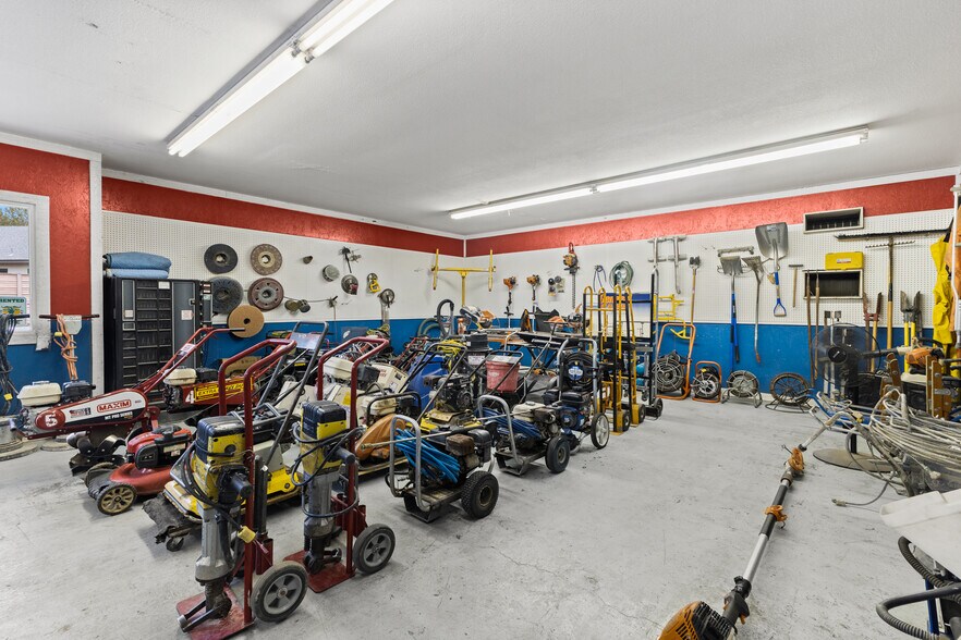 More Photos Of 17645 Blanco Rd, San Antonio General Retail For Sale