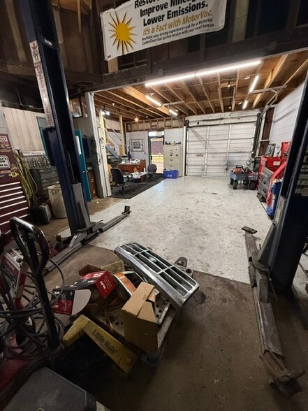 More Photos Of 101 S First Colonial Rd, Virginia Beach Light Manufacturing For Sale