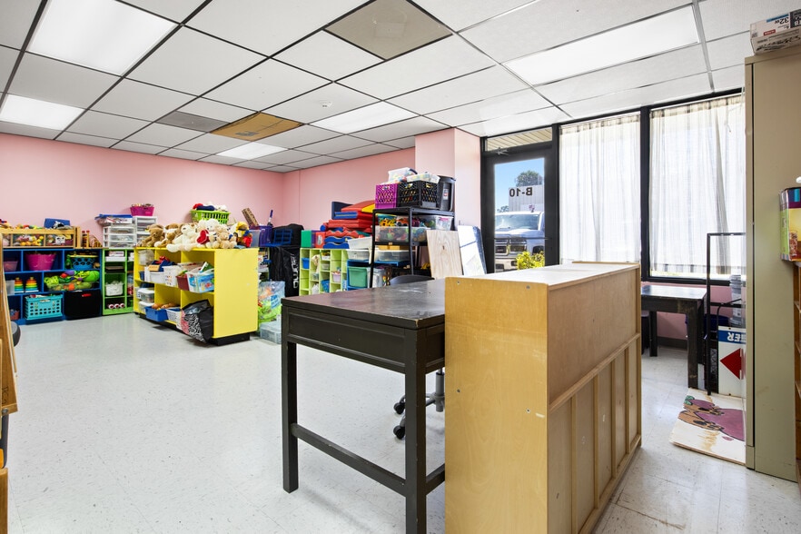 More Photos Of 1535 N Cogswell St, Rockledge Warehouse For Lease