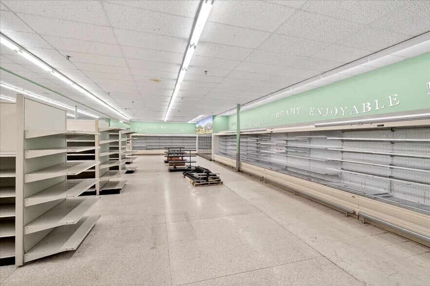 More Photos Of 4634-4639 Gravois Rd, House Spgs, House Springs Supermarket For Lease