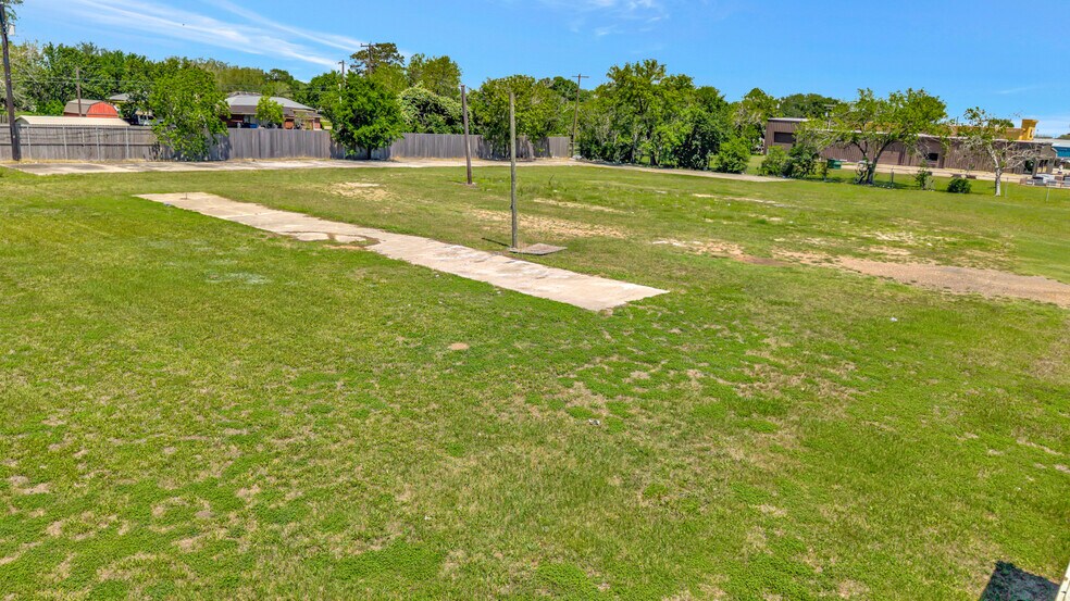More Photos Of 9505 N Navarro St, Victoria Land For Sale