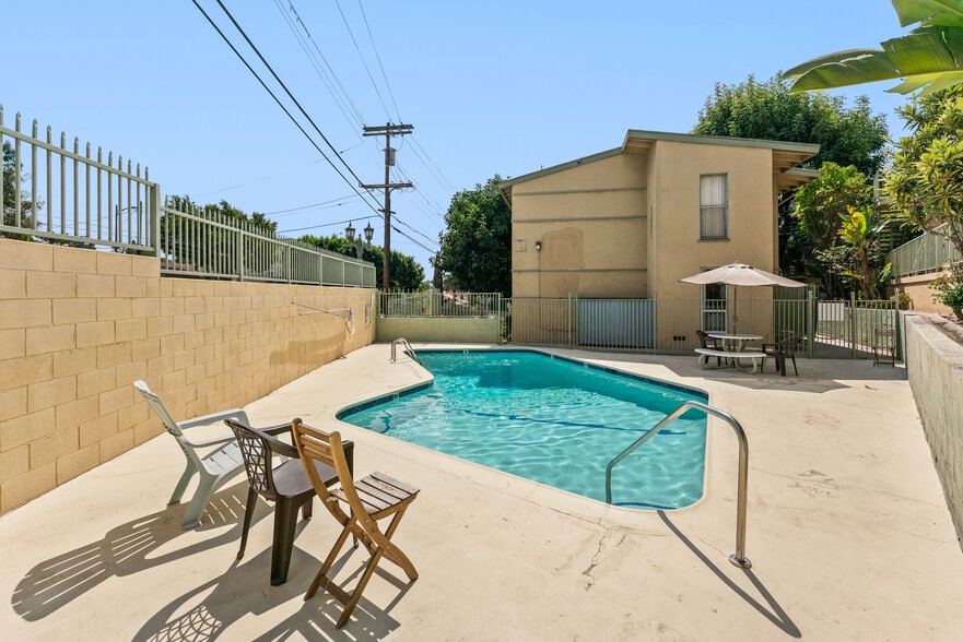 More Photos Of 2131 N Cahuenga Blvd, Los Angeles Apartments For Sale