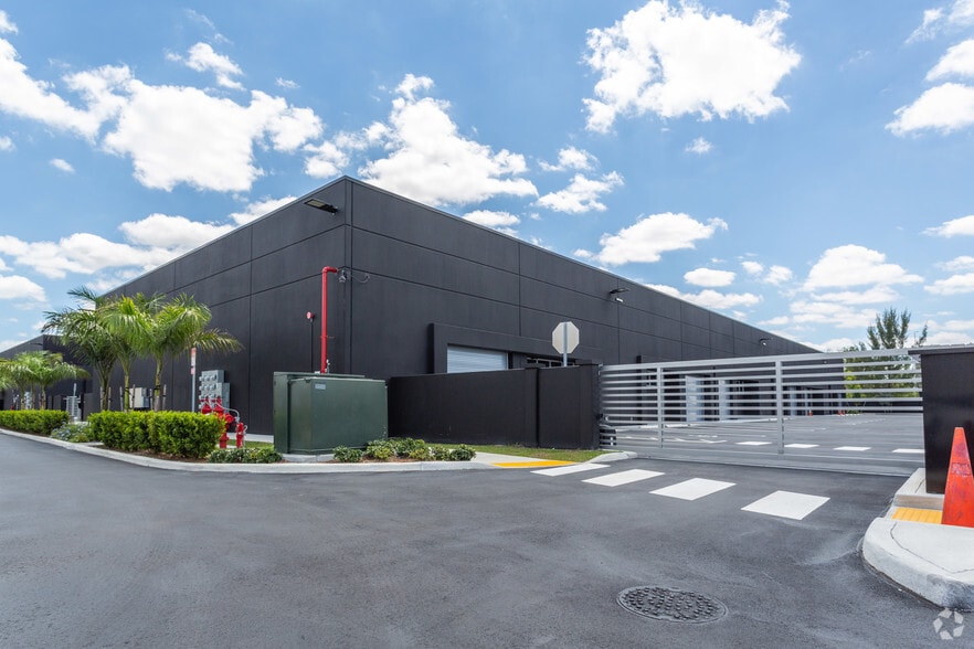 More Photos Of 6050 NW 102nd Ave, Doral Showroom For Lease