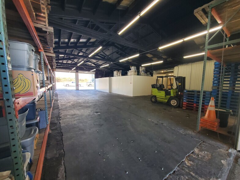 More Photos Of 14165 Market St, Walnut Grove Showroom For Sale