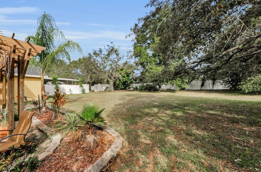 More Photos Of 11748 La Madera Blvd, Port Richey Office For Sale