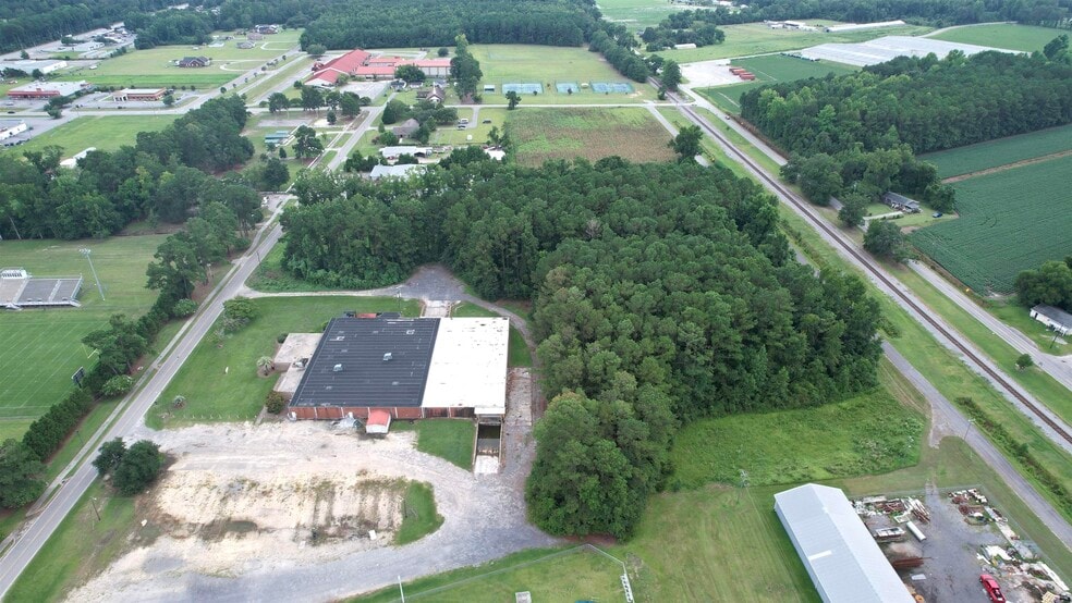 More Photos Of 235 S Hampton Ave, Johnsonville Warehouse For Sale