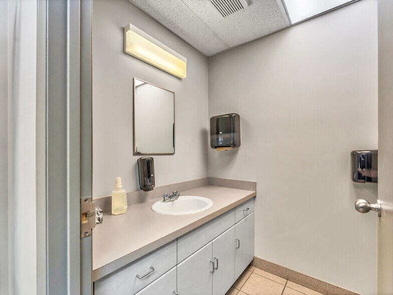 More Photos Of 1276 Trans Canada Way SE, Medicine Hat Showroom For Sale