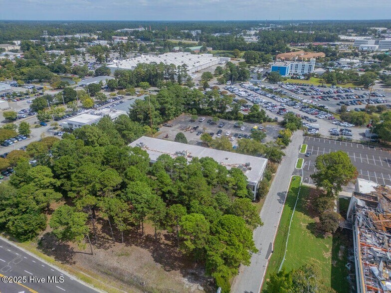 More Photos Of 5041 New Centre Dr, Wilmington Office For Sale