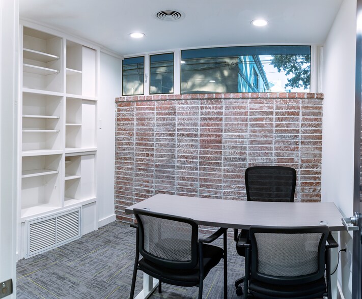 More Photos Of 4900-4912 Travis St, Houston Loft Creative Space For Lease