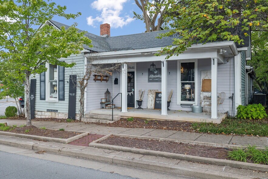 More Photos Of 915 Columbia Ave, Franklin Freestanding For Sale