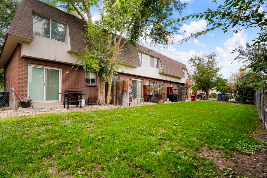 More Photos Of 5550-5556 Newland Way, Arvada Apartments For Sale