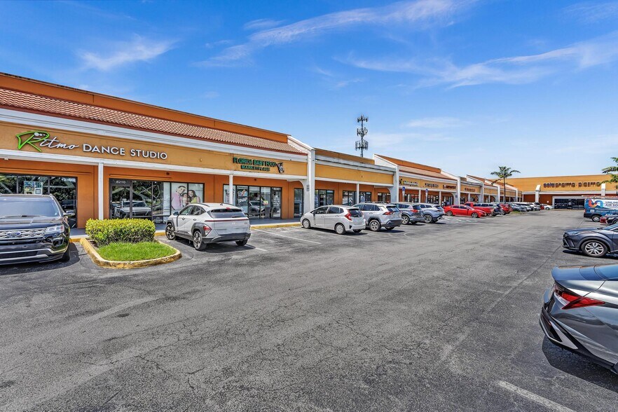 More Photos Of 8030-8384 N Pines Blvd, Pembroke Pines General Retail For Lease