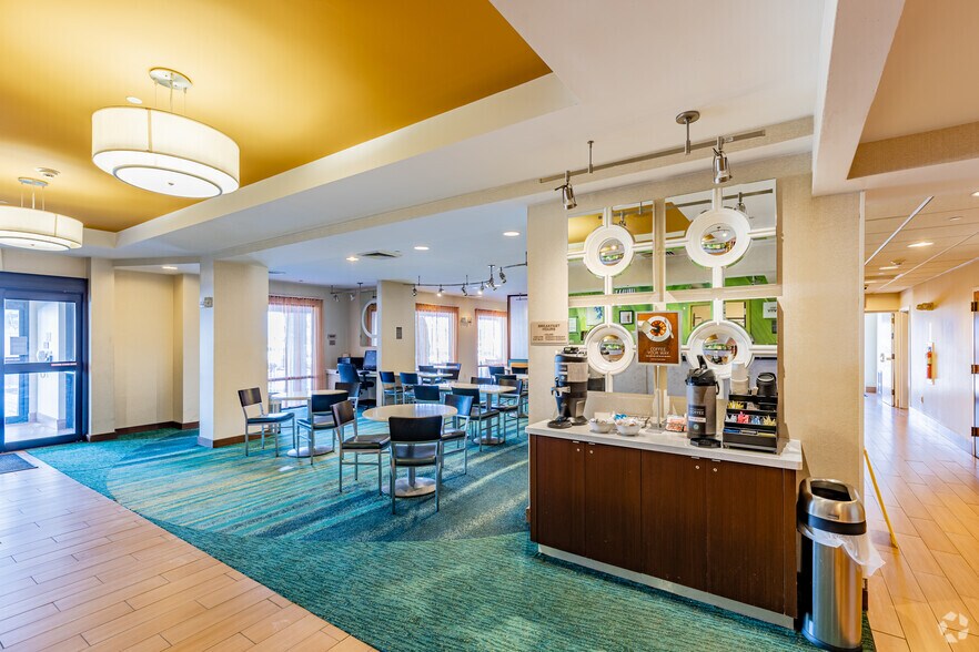 More Photos Of 16 Trinity Point Dr, Washington Hotel For Sale