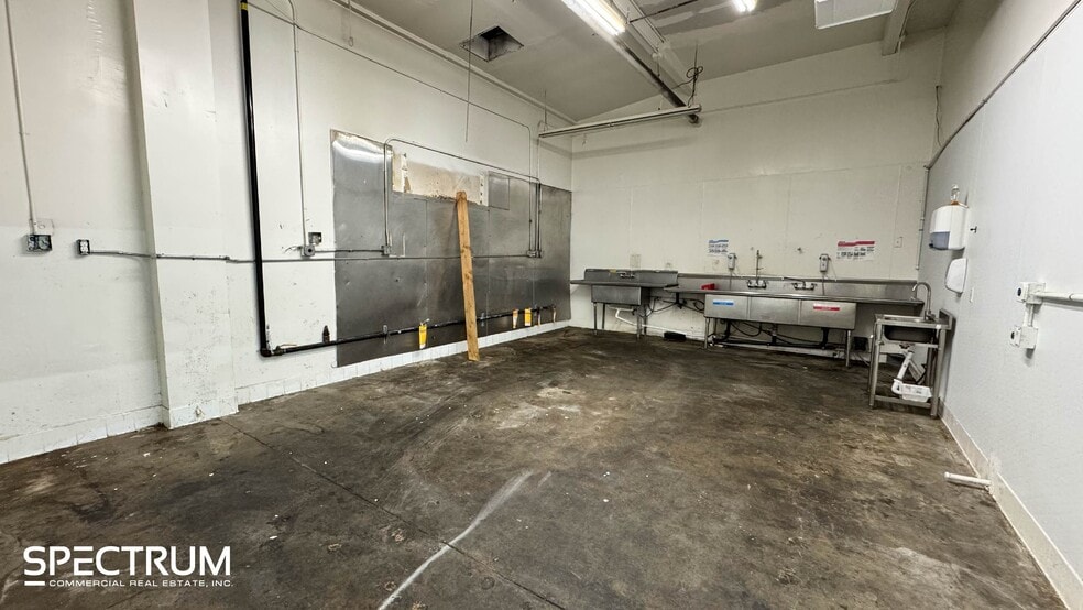 More Photos Of 14532 Blythe St, Van Nuys Manufacturing For Lease