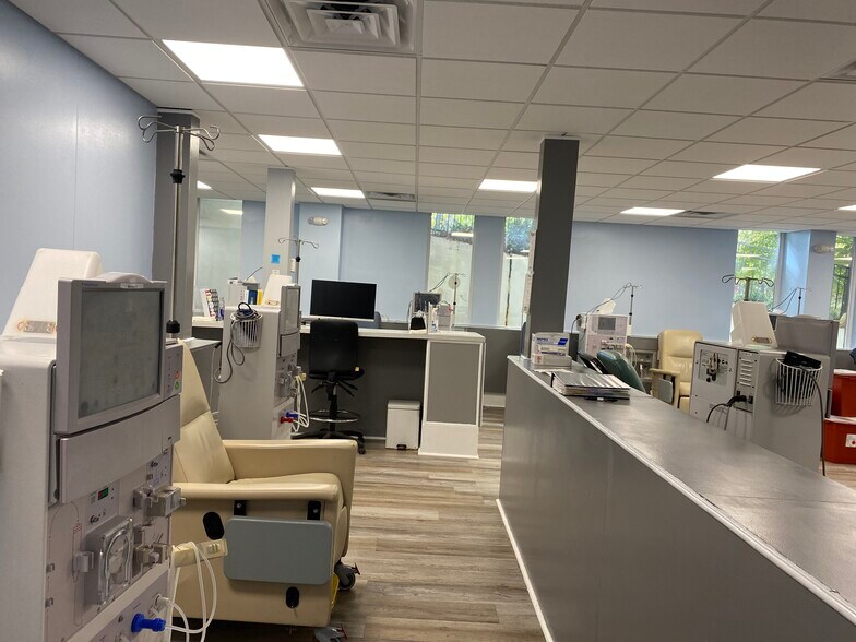 More Photos Of 5040 Snapfinger Woods Dr, Decatur Medical For Lease