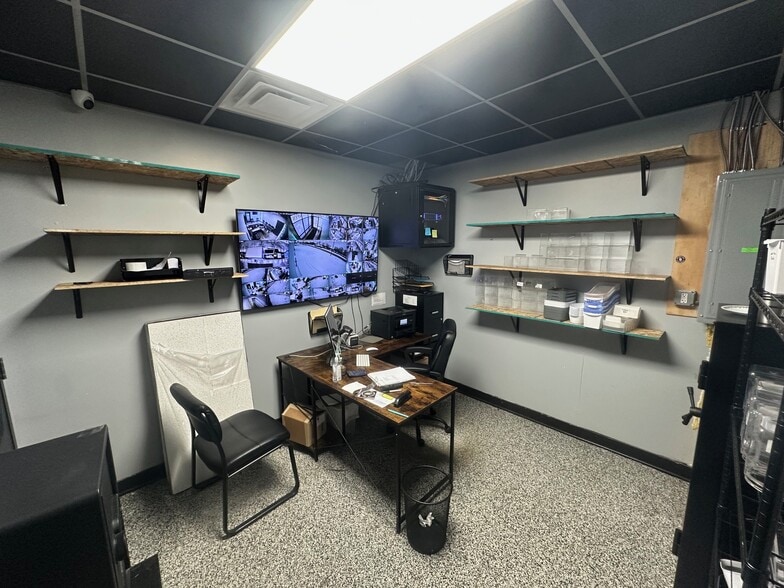 More Photos Of 3392 S Huron Rd, Bay City Storefront For Sale