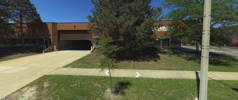 More Photos Of 160-180 Lexington Dr, Buffalo Grove Light Distribution For Lease