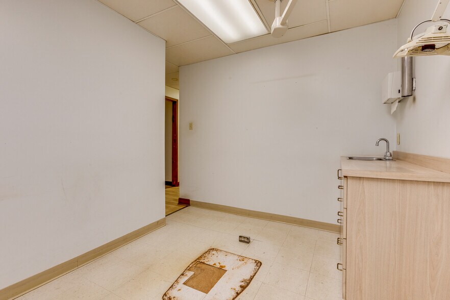 More Photos Of 6300 Forward Ave, Pittsburgh Storefront Retail Residential For Lease