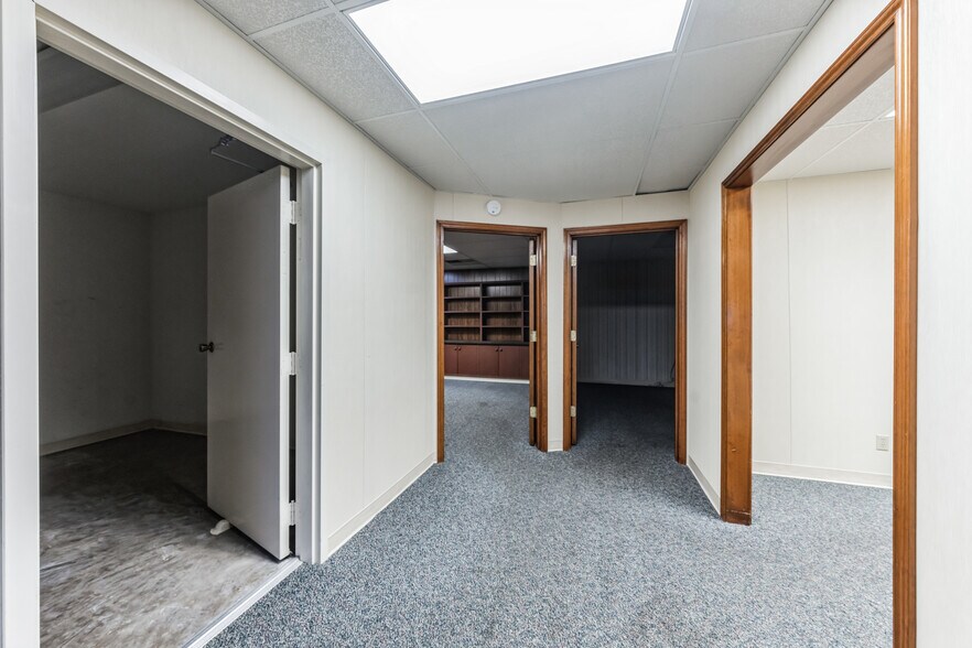 More Photos Of 1611 Old Granger Rd, Taylor Office For Lease