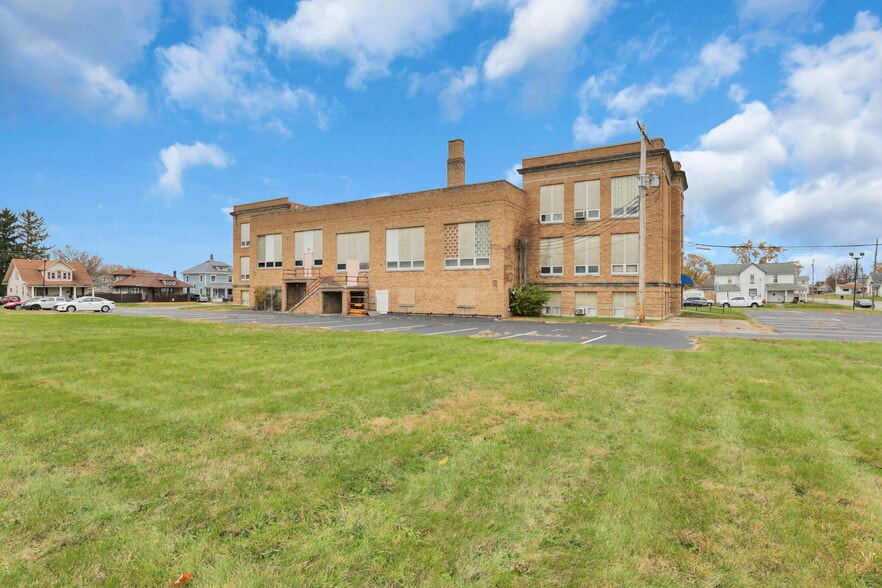 More Photos Of 300 E Auburn Ave, Springfield Office For Sale