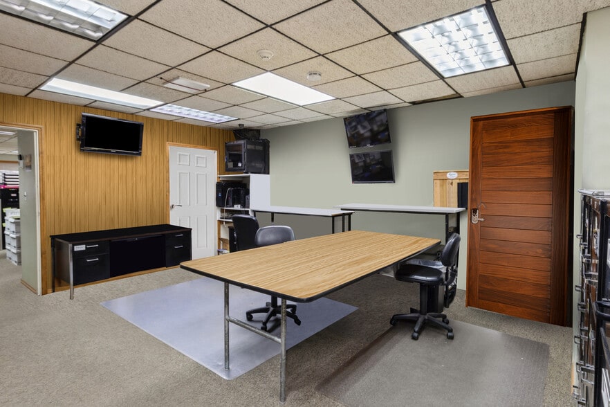 More Photos Of 138-27 247th St, Rosedale Showroom For Sale