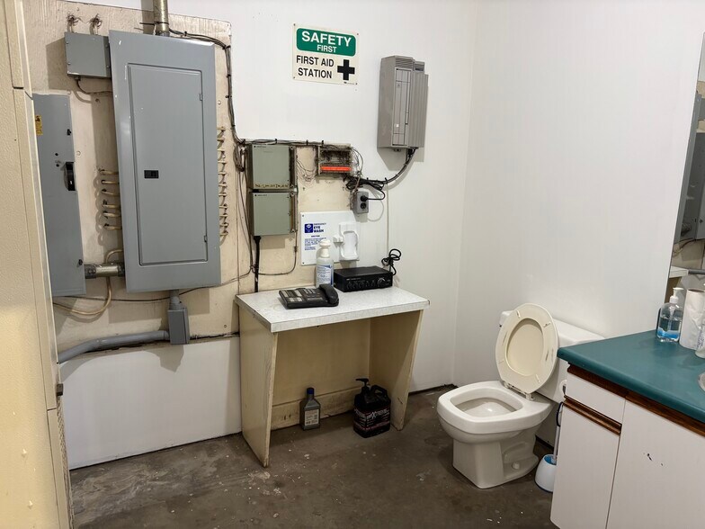 More Photos Of 60 Madison Cres, Spruce Grove Service For Lease