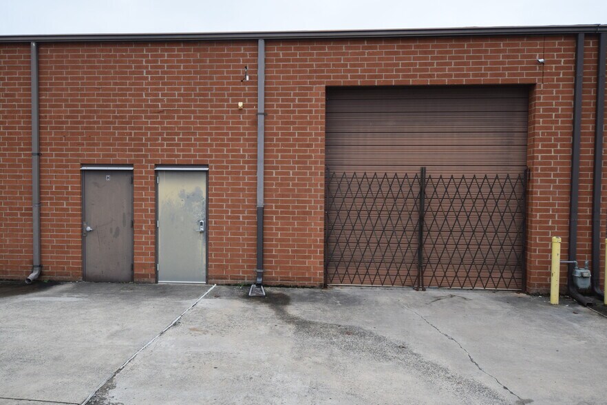 More Photos Of 6128 Brookshire Blvd, Charlotte Light Distribution For Lease