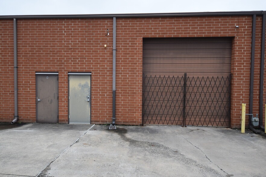 More Photos Of 6128 Brookshire Blvd, Charlotte Light Distribution For Lease