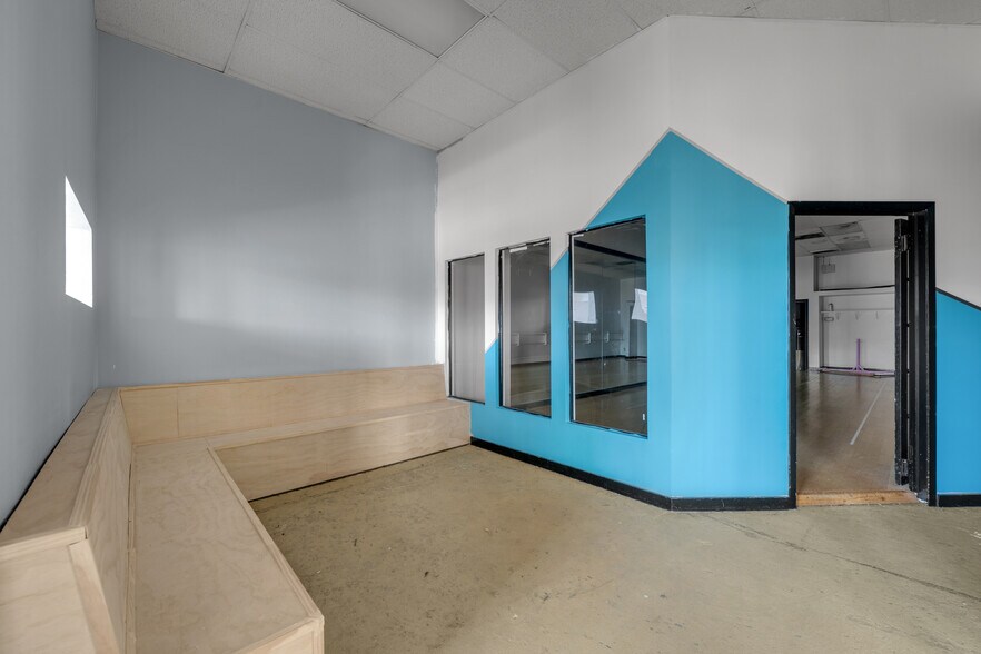 More Photos Of 15 Cr-66, Huntington Station Unknown For Lease