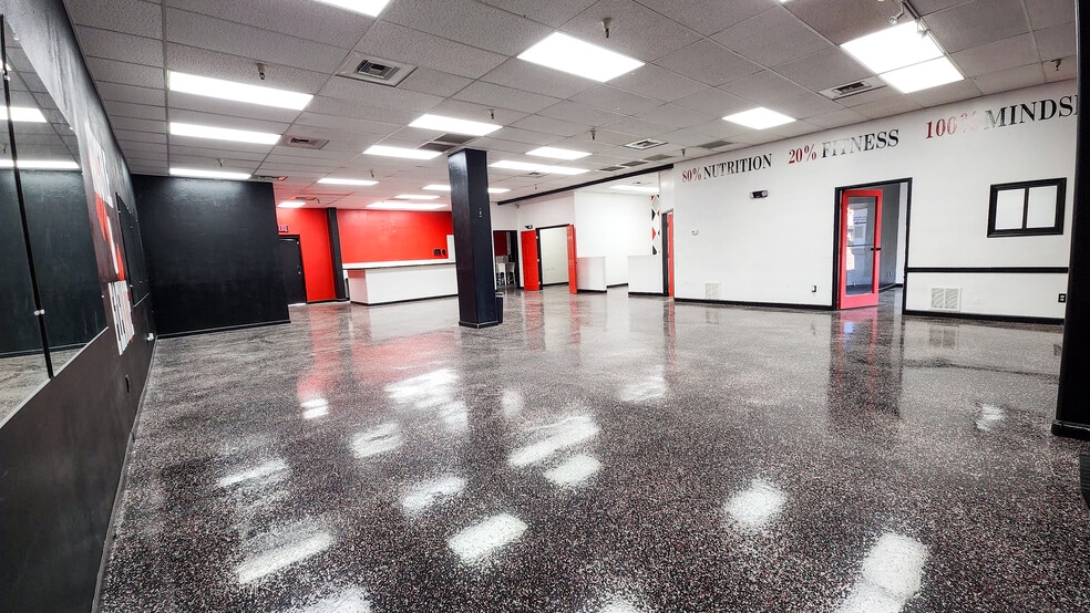 More Photos Of 2111 S Alma School Rd, Mesa General Retail For Lease