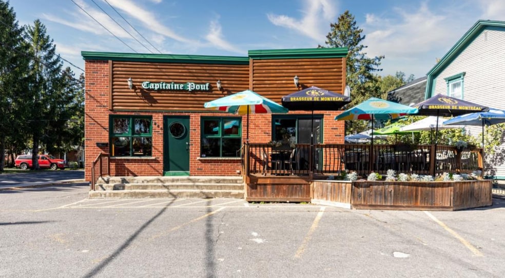 Primary Photo Of 880 Rue Richelieu, Beloeil Storefront For Sale