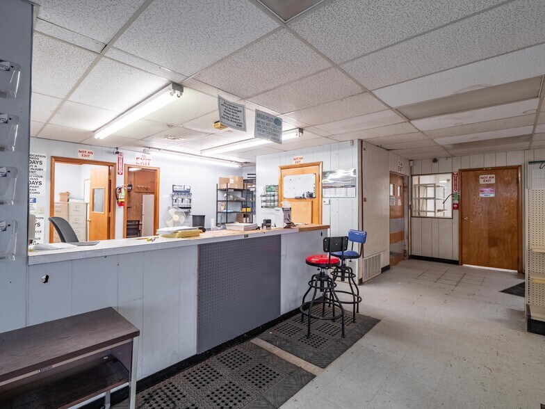 More Photos Of 1 W Choctaw Ave, Mcalester Flex For Sale