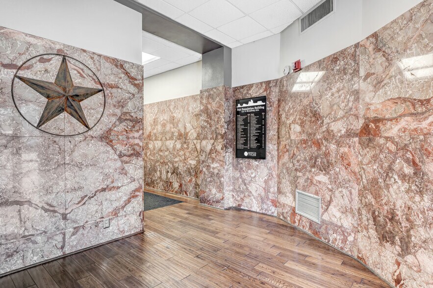 More Photos Of 121 S Broadway Ave, Tyler Office For Lease